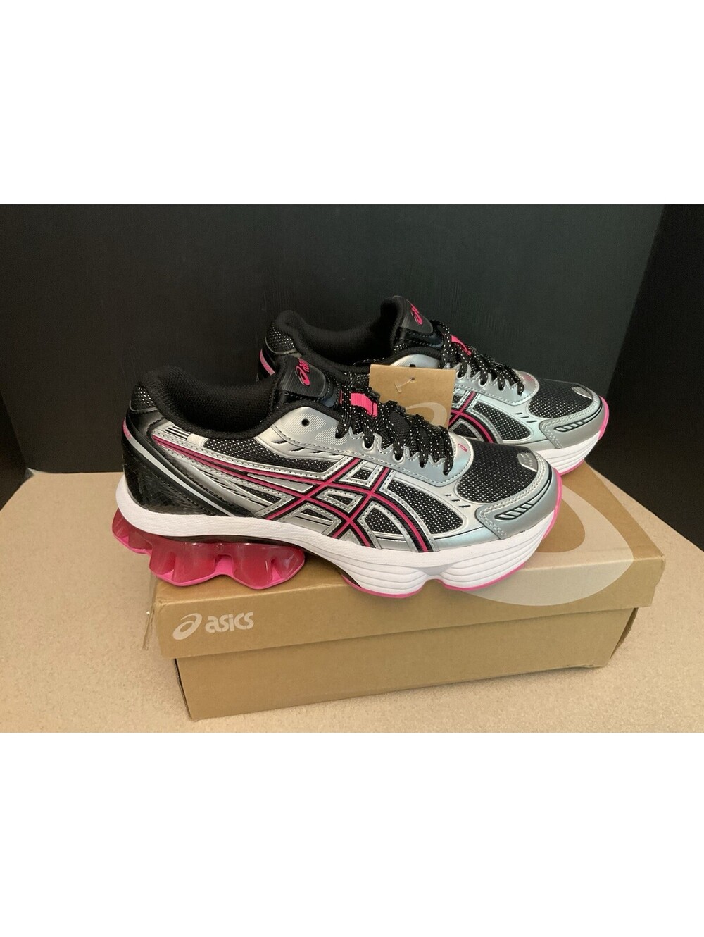 New! Womens ASICS GEL KINETIC FLUENT Black/Pink Glo Athletic Shoes. Size 7. Nice